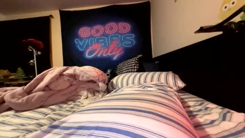 Snapshot of jennabrady chatting on November 2025 02:37:02 PM Dragon Queen. Be my Dragon -- and online show from November 2025 02:37:02 PM