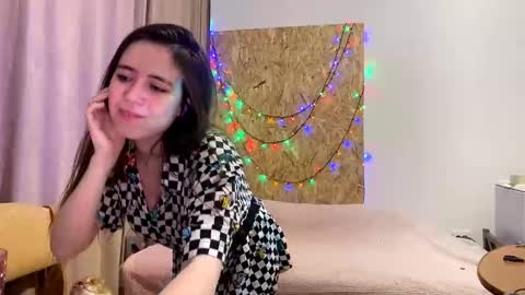 Lina online show from November 2025 08:40:01 PM