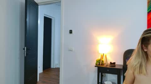 Jenny online show from October 2025 06:52:02 PM