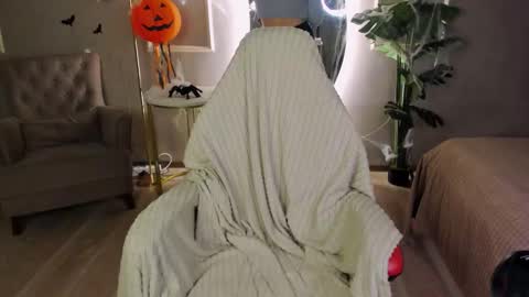 Jenni online show from November 2025 01:34:02 PM