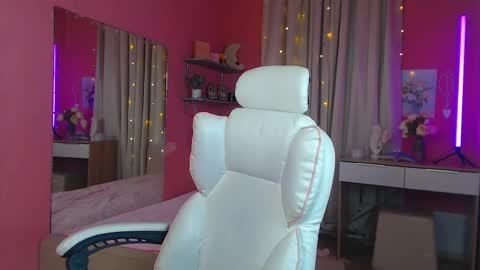 jenny_smitx online show from February 2025 12:11:01 PM