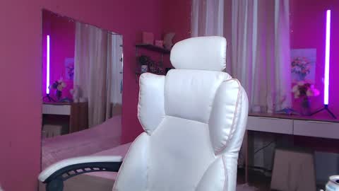 jenny_smitx online show from February 2025 11:43:01 AM