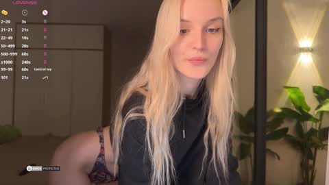 Jen  online show from December 2024 04:28:01 PM