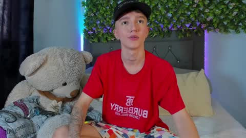 Snapshot of jeremy_salvatore_ chatting on December 2024 07:05:01 PM jero independent model online show from December 2024 07:05:01 PM