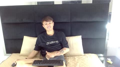 Snapshot of jerom_xx chatting on October 2025 08:07:01 PM Jerom xx online show from October 2025 08:07:01 PM