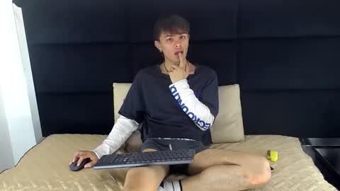 Snapshot of jerom_xx chatting on October 2025 08:20:02 PM Jerom xx online show from October 2025 08:20:02 PM