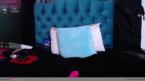 Snapshot of jessi1986_ chatting on January 2025 03:05:02 PM Jessie online show from January 2025 03:05:02 PM