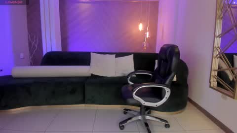 Snapshot of jessicawilliams1 chatting on October 2025 09:38:02 AM JESS online show from October 2025 09:38:02 AM