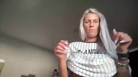 Jessye online show from September 2025 01:45:02 PM