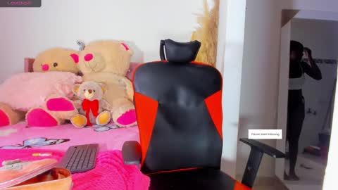 Snapshot of jessyleinner chatting on October 2025 11:19:01 AM Jessy online show from October 2025 11:19:01 AM