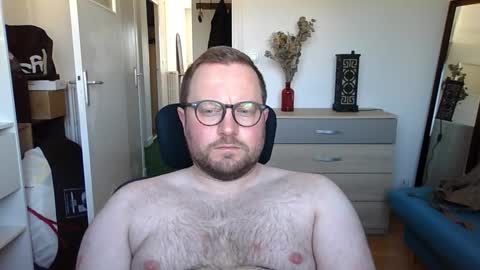 jeuneloup92 online show from October 2025 09:30:01 AM