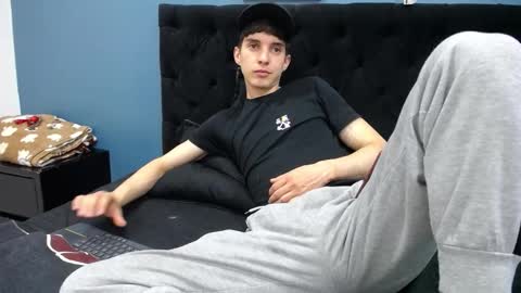 Jheampiero online show from November 2025 02:06:01 PM