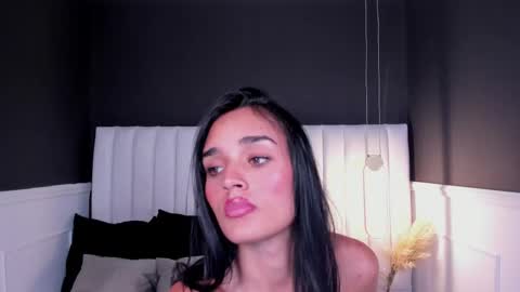 Jhoana  online show from January 2025 11:22:02 PM