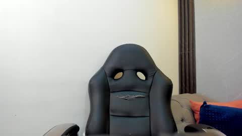 Jhoana  online show from October 2025 09:59:02 PM