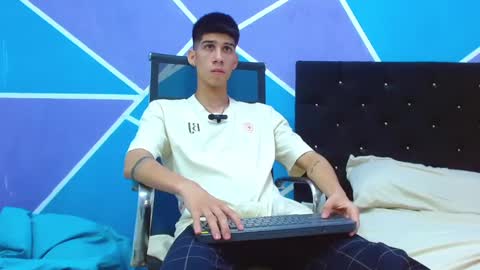 Snapshot of jhony_sex3 chatting on February 2025 07:18:01 AM jhony_sex3 online show from February 2025 07:18:01 AM