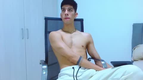 Snapshot of jhony_sex3 chatting on October 2025 07:07:02 AM jhony_sex3 online show from October 2025 07:07:02 AM