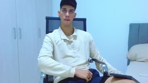 Snapshot of jhony_sex3 chatting on October 2025 06:13:02 AM jhony_sex3 online show from October 2025 06:13:02 AM