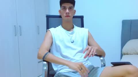 Snapshot of jhony_sex3 chatting on October 2025 05:19:02 AM jhony_sex3 online show from October 2025 05:19:02 AM