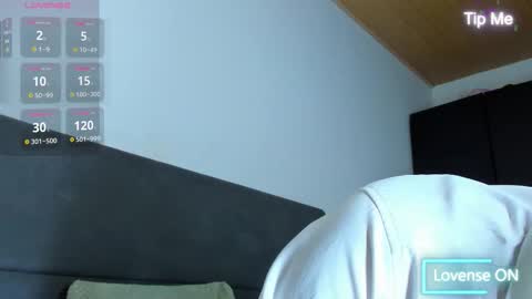 Jhony Alzate online show from October 2025 02:45:01 AM