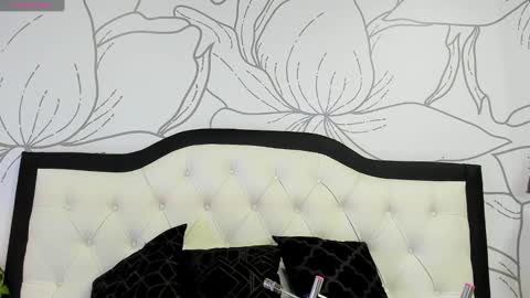 Jim  online show from November 2025 07:49:02 PM