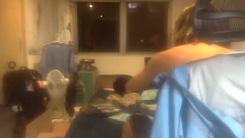 jimmyyang0822 online show from November 2025 11:36:02 AM