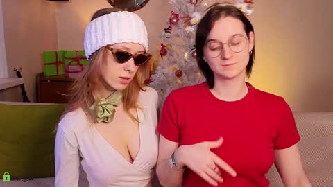 Hey Guys We are Julia ginger  Tina brunette online show from December 2024 05:08:01 PM
