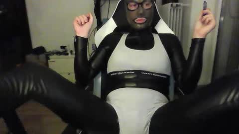 Snapshot of joanesxfree chatting on October 2025 09:06:01 PM The sweetest toy online show from October 2025 09:06:01 PM