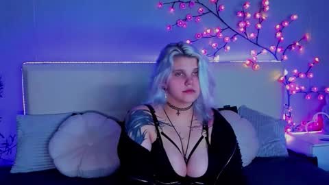 Snapshot of joannlowes chatting on September 2025 07:36:02 PM Joann online show from September 2025 07:36:02 PM