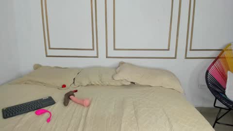 Jocy  online show from January 2025 12:20:01 PM