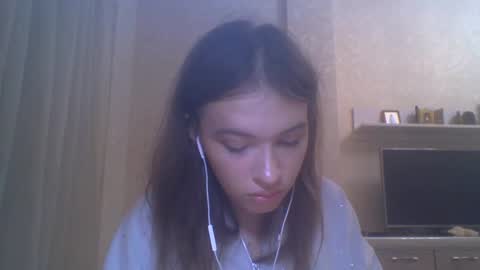 Jennifer online show from October 2025 04:19:01 PM