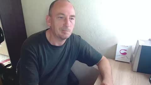 Snapshot of johanbarker chatting on November 2025 01:06:02 PM Johan online show from November 2025 01:06:02 PM