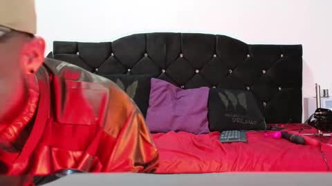 Snapshot of john_and_louis chatting on December 2024 11:01:02 AM John online show from December 2024 11:01:02 AM