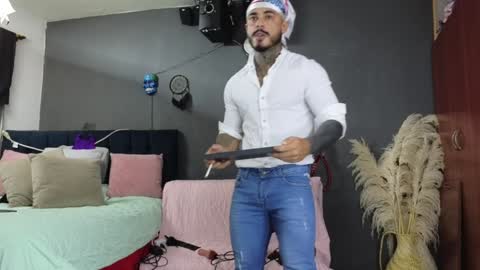 Snapshot of john_and_louis chatting on January 2025 11:17:01 AM John online show from January 2025 11:17:01 AM