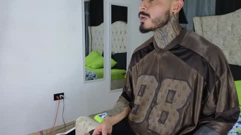 Snapshot of john_and_louis chatting on February 2025 05:09:01 PM John online show from February 2025 05:09:01 PM