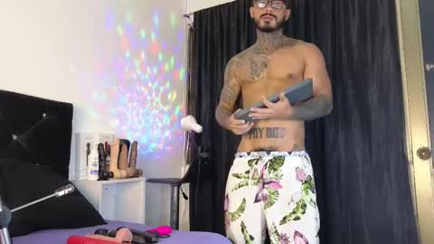 Snapshot of john_and_louis chatting on February 2025 11:09:02 AM John online show from February 2025 11:09:02 AM