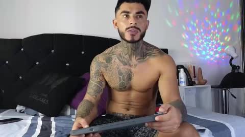 Snapshot of john_and_louis chatting on March 2025 07:06:02 PM John online show from March 2025 07:06:02 PM