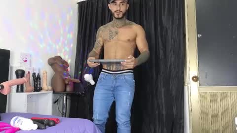 Snapshot of john_and_louis chatting on March 2025 11:14:02 AM John online show from March 2025 11:14:02 AM