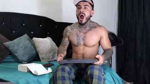 Snapshot of john_and_louis chatting on September 2025 11:01:02 AM John online show from September 2025 11:01:02 AM