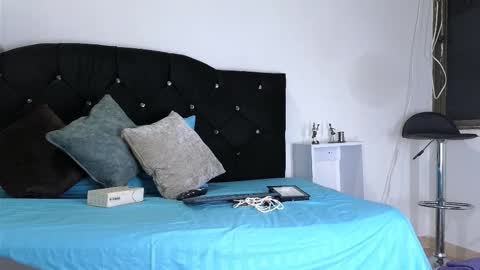 Snapshot of john_and_louis chatting on September 2025 11:03:01 AM John online show from September 2025 11:03:01 AM