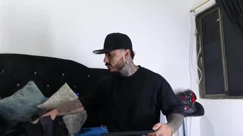 Snapshot of john_and_louis chatting on October 2025 10:57:02 AM John online show from October 2025 10:57:02 AM