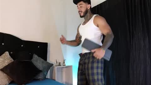 Snapshot of john_and_louis chatting on October 2025 11:09:02 AM John online show from October 2025 11:09:02 AM