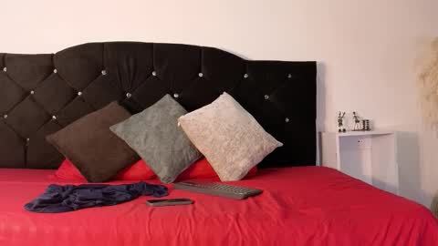 Snapshot of john_and_louis chatting on November 2025 10:59:01 AM John online show from November 2025 10:59:01 AM