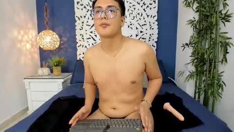 Snapshot of johnbelrose chatting on October 2025 08:14:02 PM johnbelrose online show from October 2025 08:14:02 PM