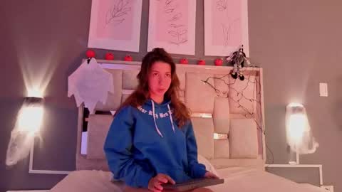 jolie_lov online show from September 2025 01:49:01 PM