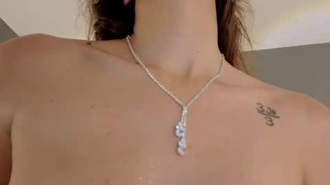 jolie_lov online show from October 2025 01:20:01 PM