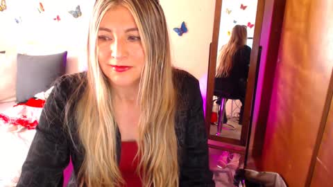 Jolie Mature online show from October 2025 09:34:01 PM