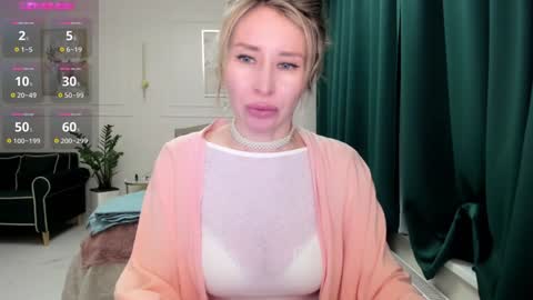 Jolie Ozolla online show from December 2024 03:56:02 PM