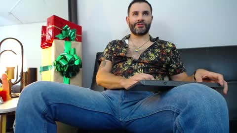  JONAS BEARD  online show from December 2024 07:32:01 PM