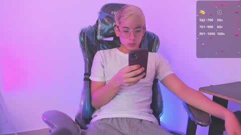 Snapshot of joseph_brown_ chatting on January 2025 01:10:02 PM JOSEPH BROWN online show from January 2025 01:10:02 PM