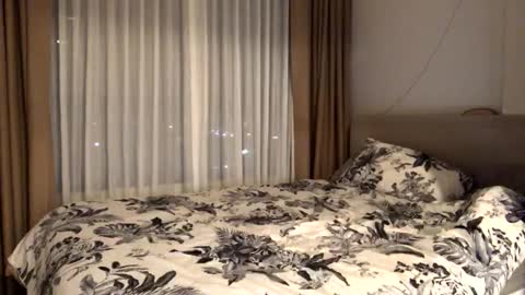 josh_xo online show from November 2025 12:48:01 PM